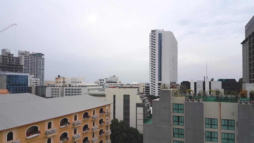 Ploen Place Residence Pattaya Buitenkant foto