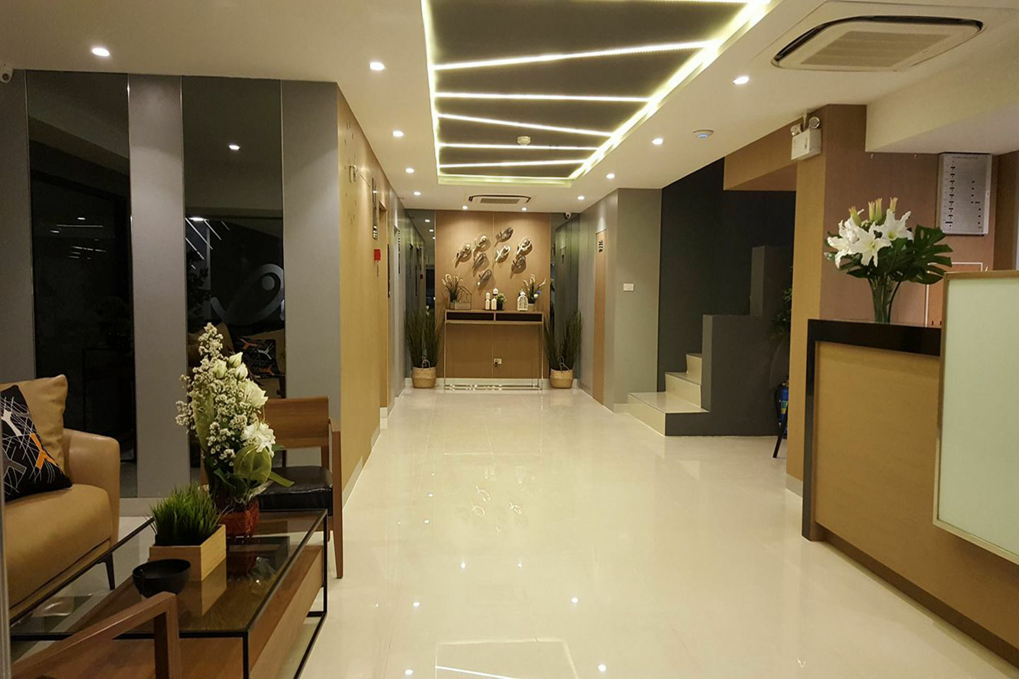 Ploen Place Residence Pattaya Buitenkant foto